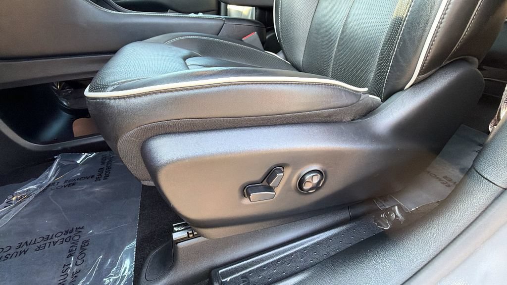 Used 2025 Chrysler Pacifica Limited FWD image 22