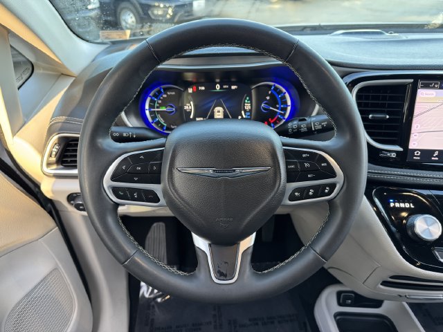 Used 2024 Chrysler Pacifica Limited FWD image 22