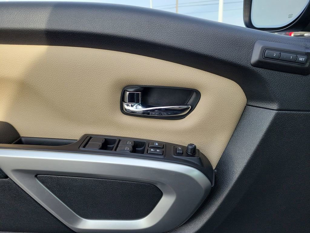 Used 2017 Nissan Titan SL image 18