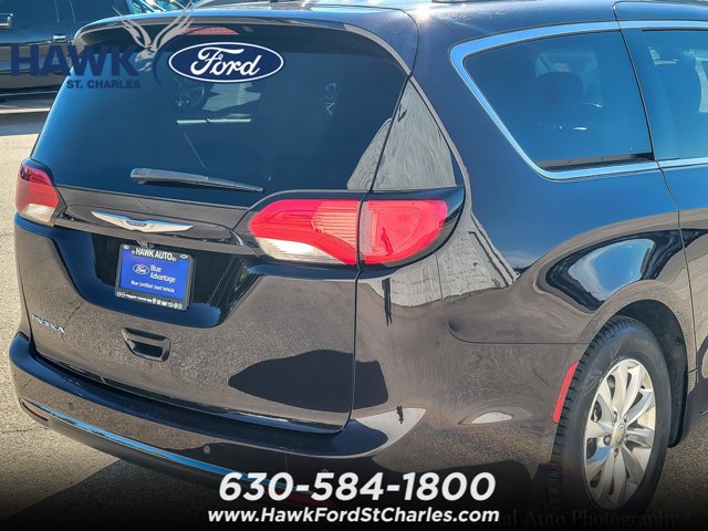 Used 2019 Chrysler Pacifica Touring-L FWD image 6