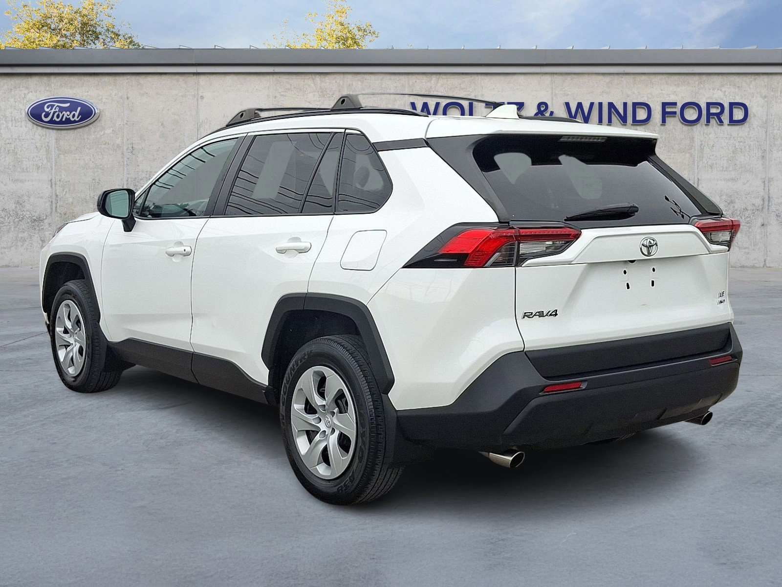 Used 2020 Toyota RAV4 LE w/ Carpet Mat Package image 5