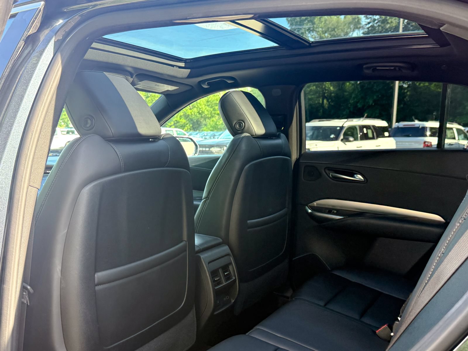 Used 2020 Cadillac XT4 Premium Luxury w/ Cold Weather Package AWD/4WD image 20