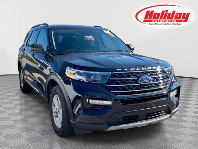 Certified 2024 Ford Explorer XLT w/ Equipment Group 202A AWD/4WD image 1