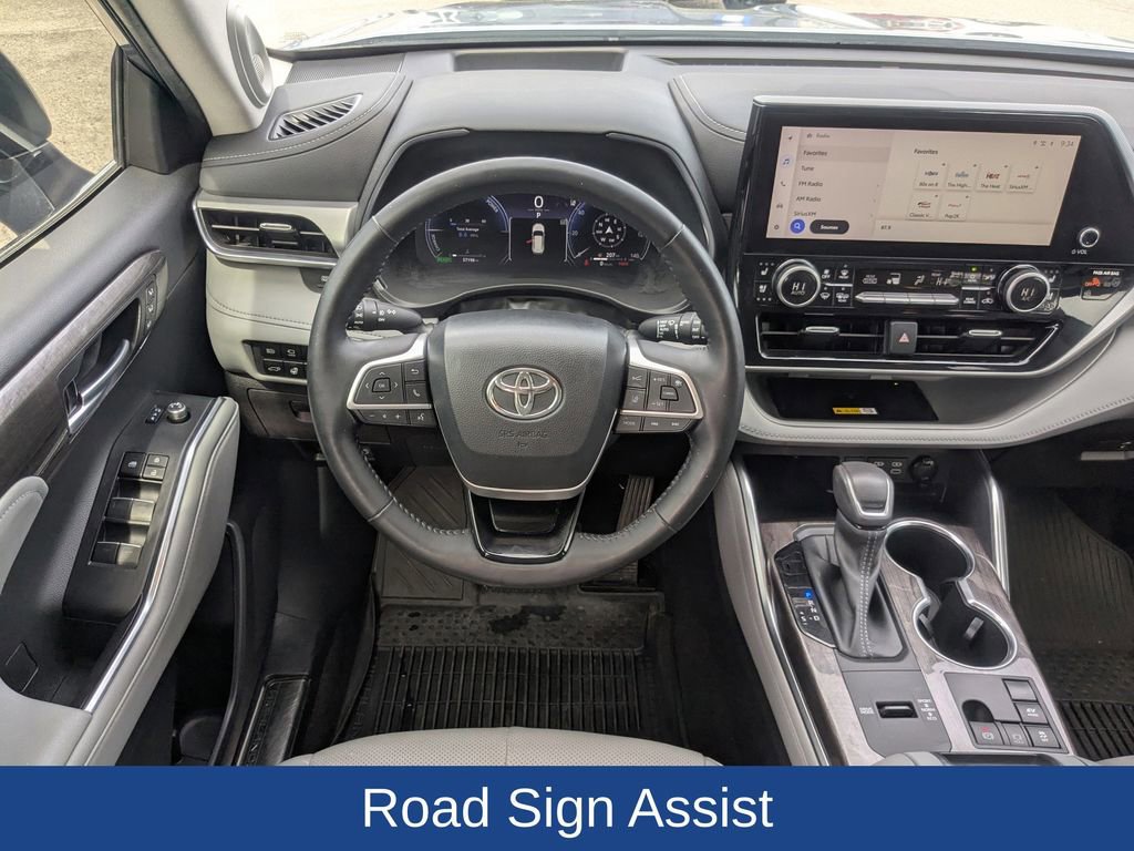 Used 2023 Toyota Highlander Platinum FWD image 20