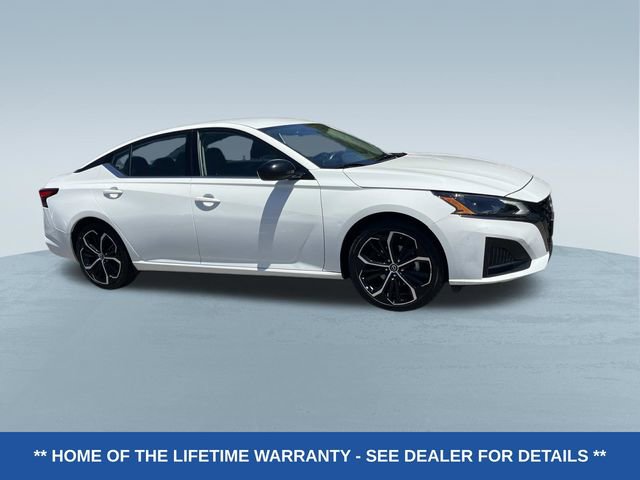Used 2024 Nissan Altima 2.5 SR FWD image 2