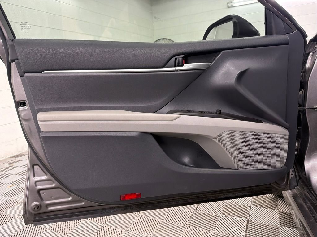 Used 2023 Toyota Camry SE image 16