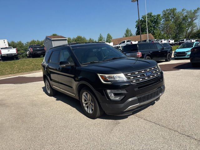 Certified 2017 Ford Explorer XLT w/ Equipment Group 202A FWD image 17