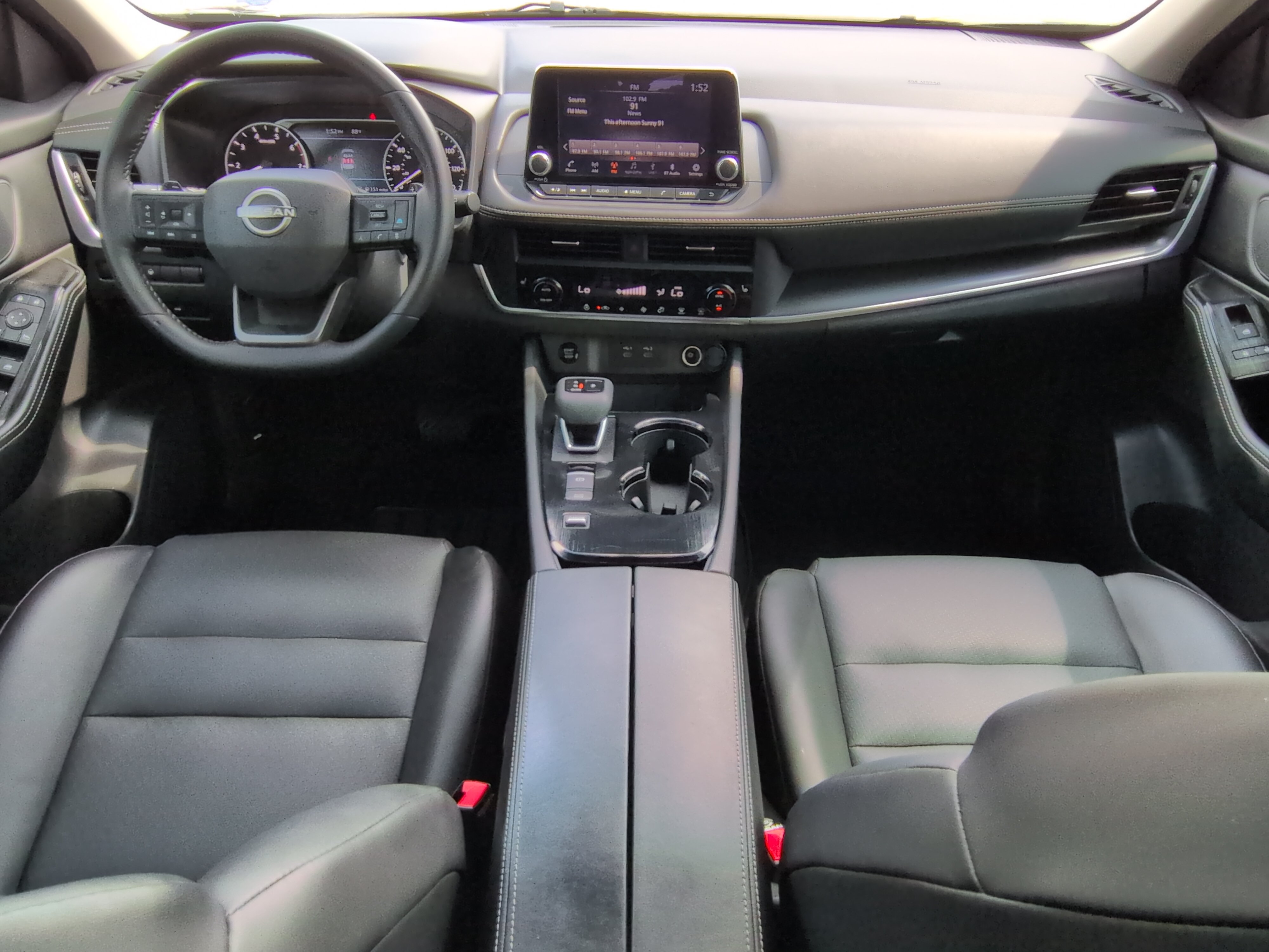 Used 2025 Nissan Rogue SV w/ SV Premium Package FWD image 13