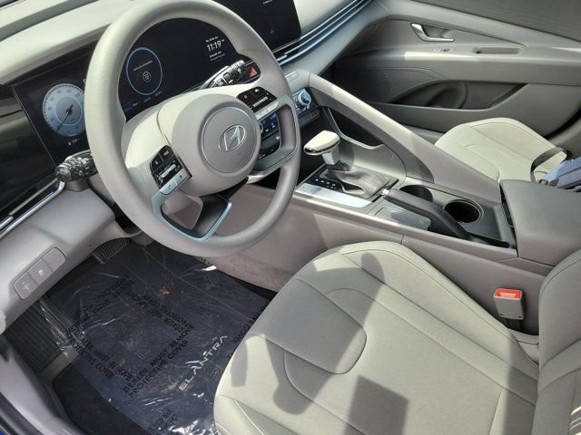 Used 2024 Hyundai Elantra SEL FWD image 15