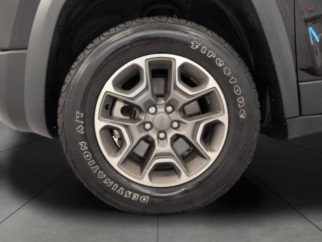 Used 2021 Jeep Cherokee Trailhawk AWD/4WD image 32