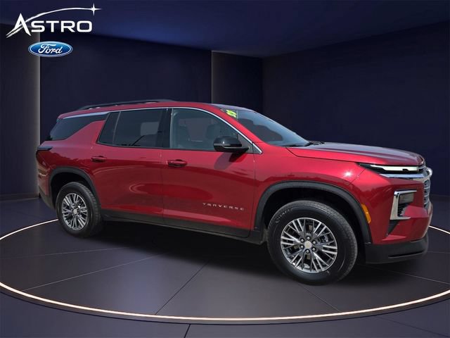 Used 2025 Chevrolet Traverse LT