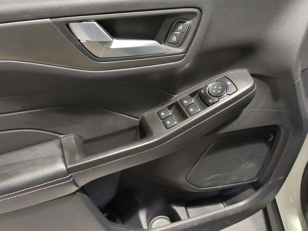 Certified 2025 Ford Escape SE image 17