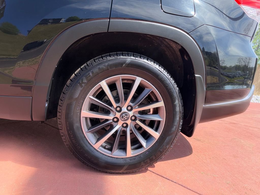 Used 2019 Toyota Highlander XLE AWD/4WD image 40