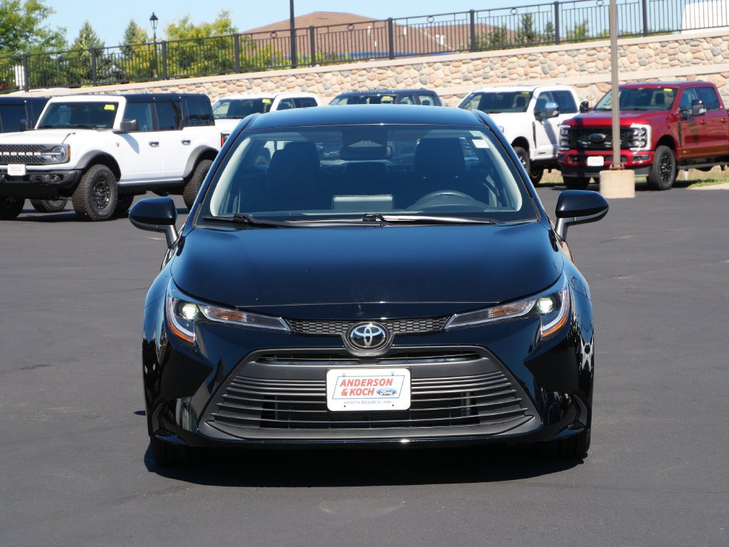 Used 2025 Toyota Corolla LE FWD image 3