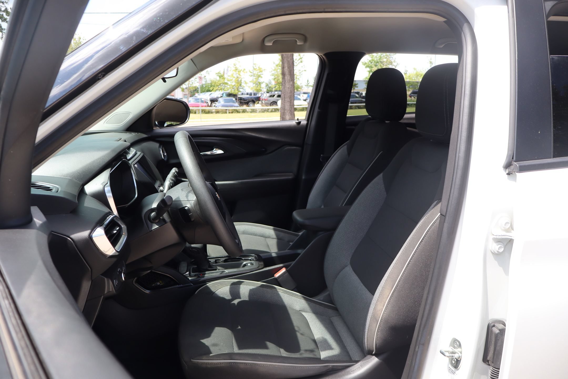 Used 2023 Chevrolet TrailBlazer LT FWD image 11