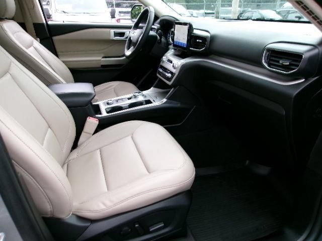 Certified 2023 Ford Explorer XLT w/ Equipment Group 202A AWD/4WD image 4