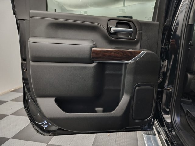 Used 2022 GMC Sierra 2500 SLT w/ SLT Preferred Package AWD/4WD image 27