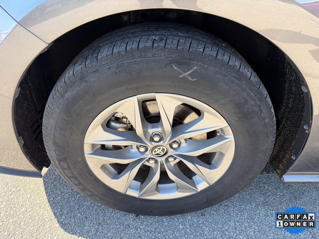 Used 2024 Toyota Sienna XLE image 38