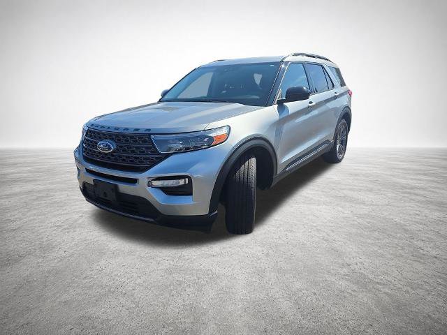 Certified 2022 Ford Explorer XLT w/ Equipment Group 202A AWD/4WD image 4