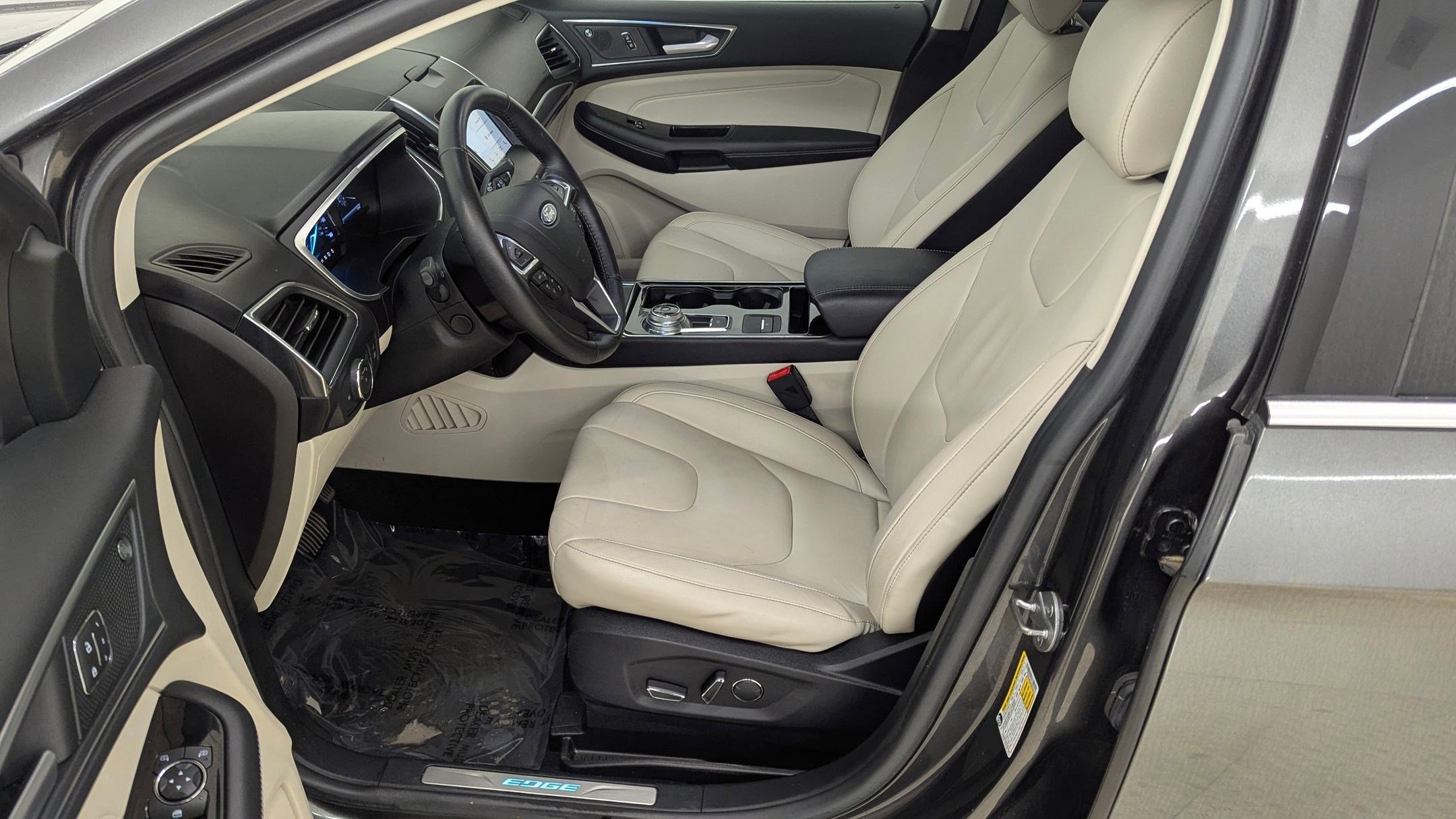 Certified 2019 Ford Edge Titanium image 5