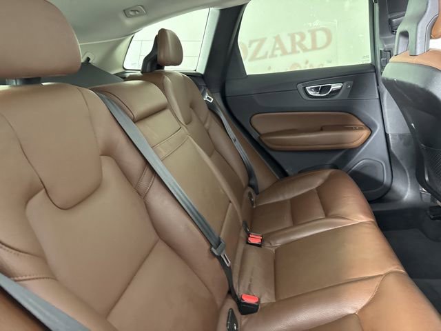 Used 2018 Volvo XC60 T6 Momentum w/ Advanced Package image 18