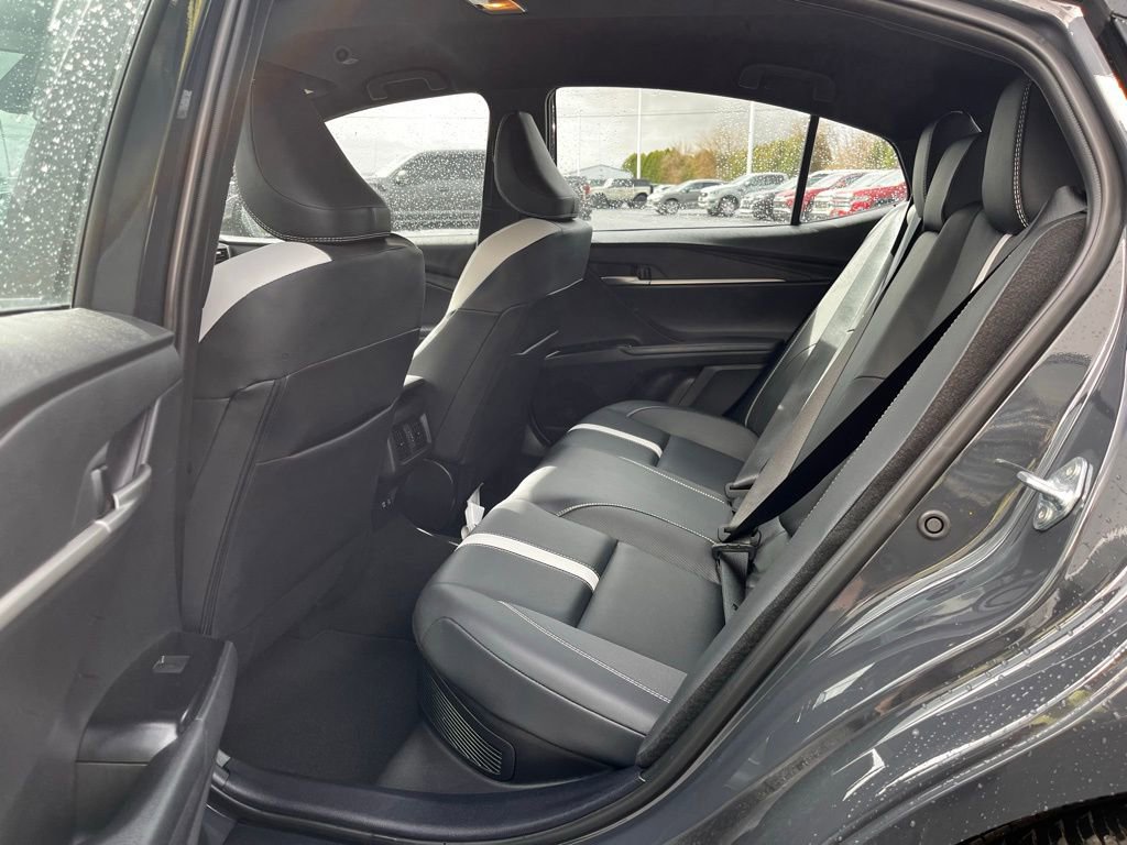 Used 2025 Toyota Camry SE image 11