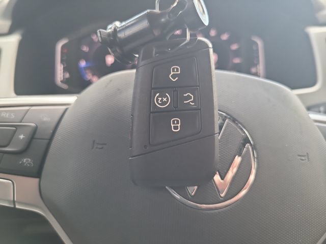 Used 2023 Volkswagen Atlas Cross Sport SEL AWD/4WD image 32