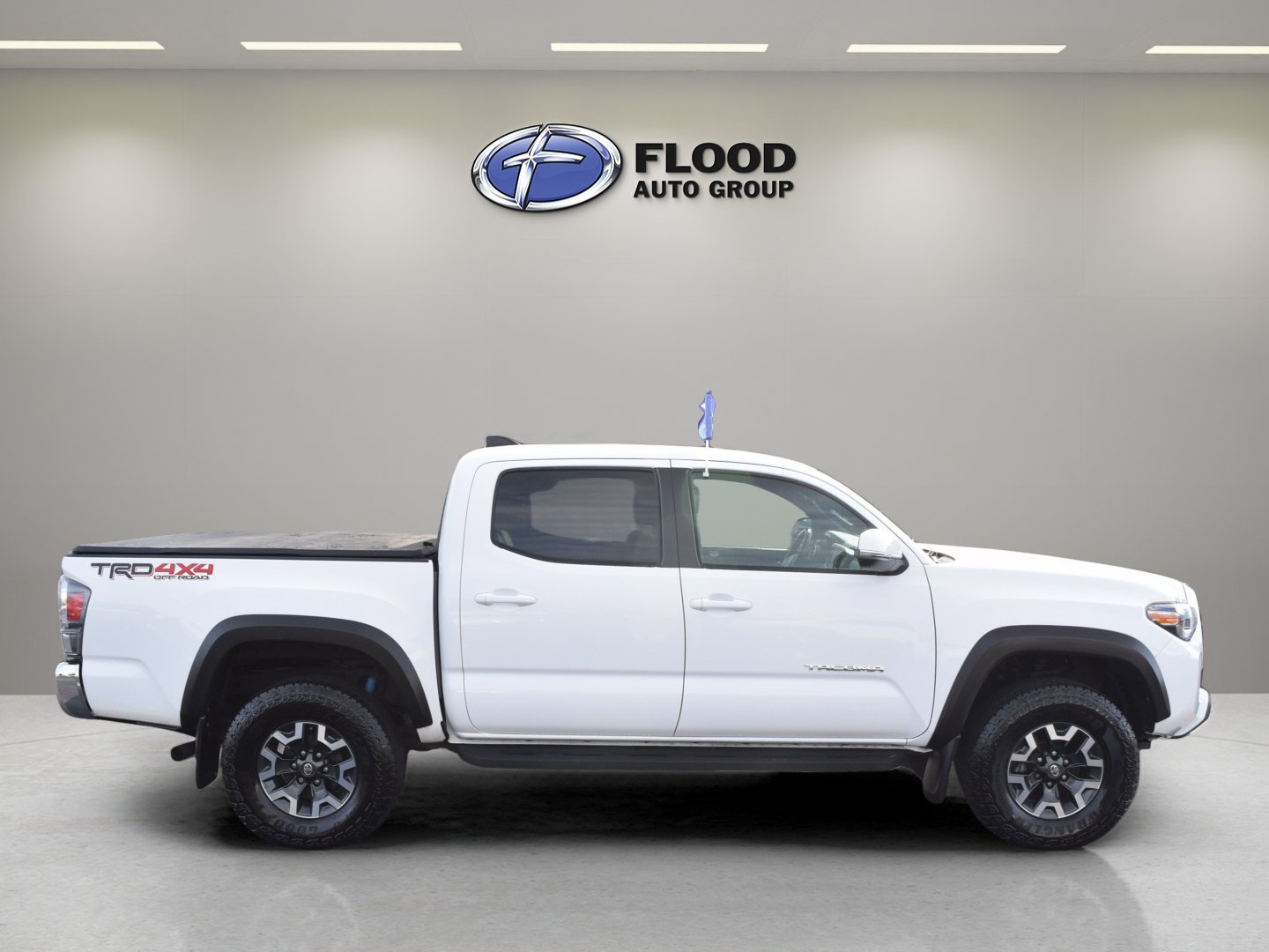 Used 2022 Toyota Tacoma TRD Off-Road AWD/4WD image 3