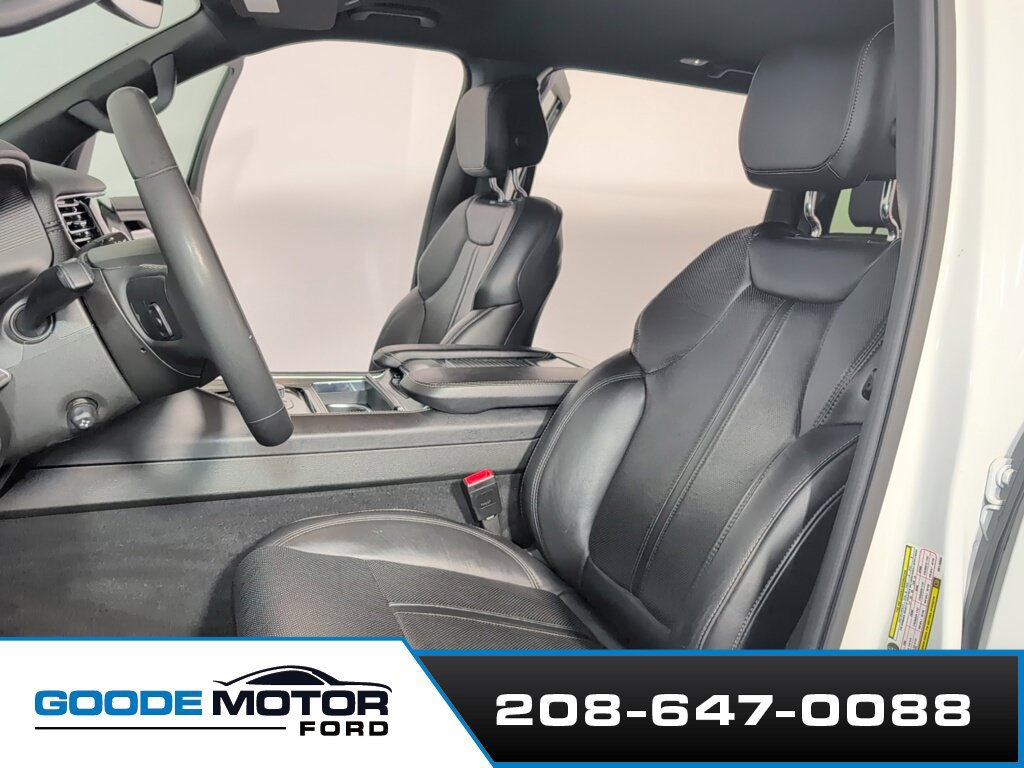 Used 2024 Jeep Wagoneer L Series II AWD/4WD image 10