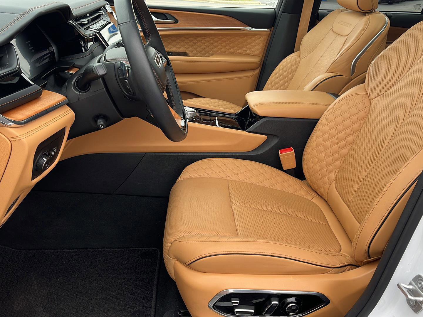 Used 2024 Jeep Grand Cherokee Summit image 11