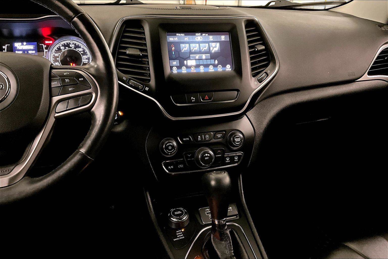 Used 2020 Jeep Cherokee Latitude Plus w/ Cold Weather Group image 8