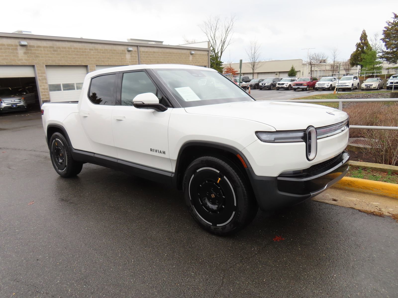 Used 2025 Rivian R1T Adventure image 7