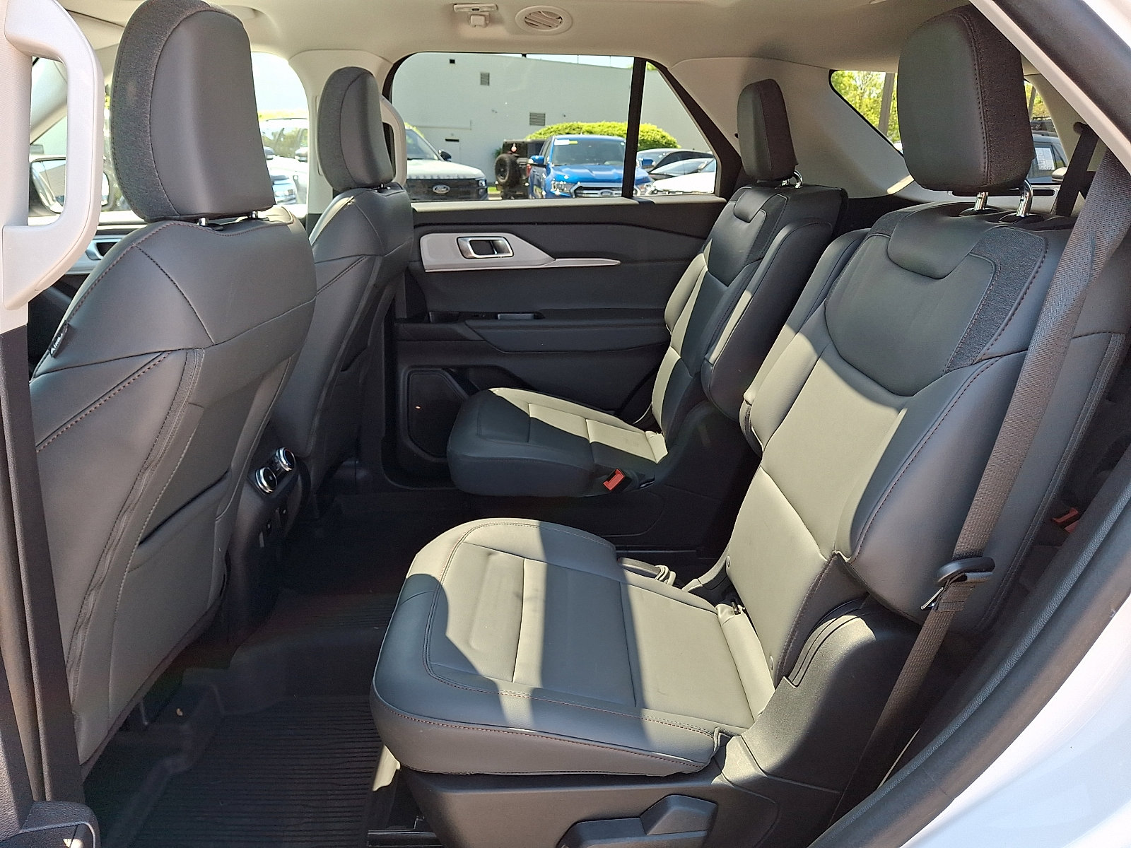 Certified 2025 Ford Explorer Active w/ Active Comfort Package AWD/4WD image 13