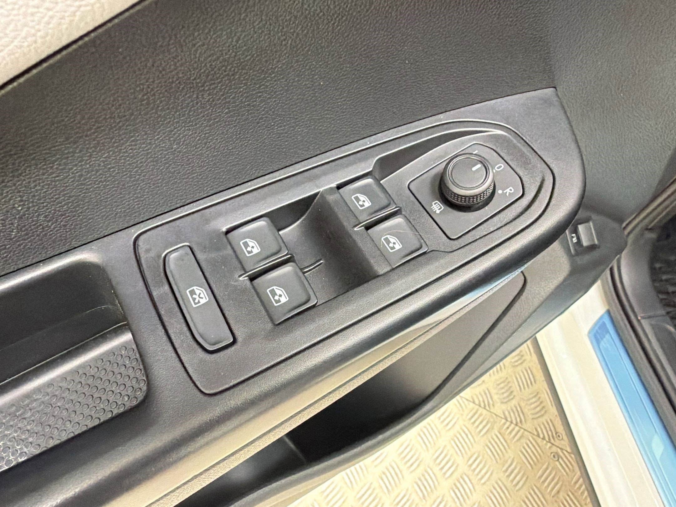 Used 2024 Volkswagen Taos SE w/ Black Wheel Package FWD image 13