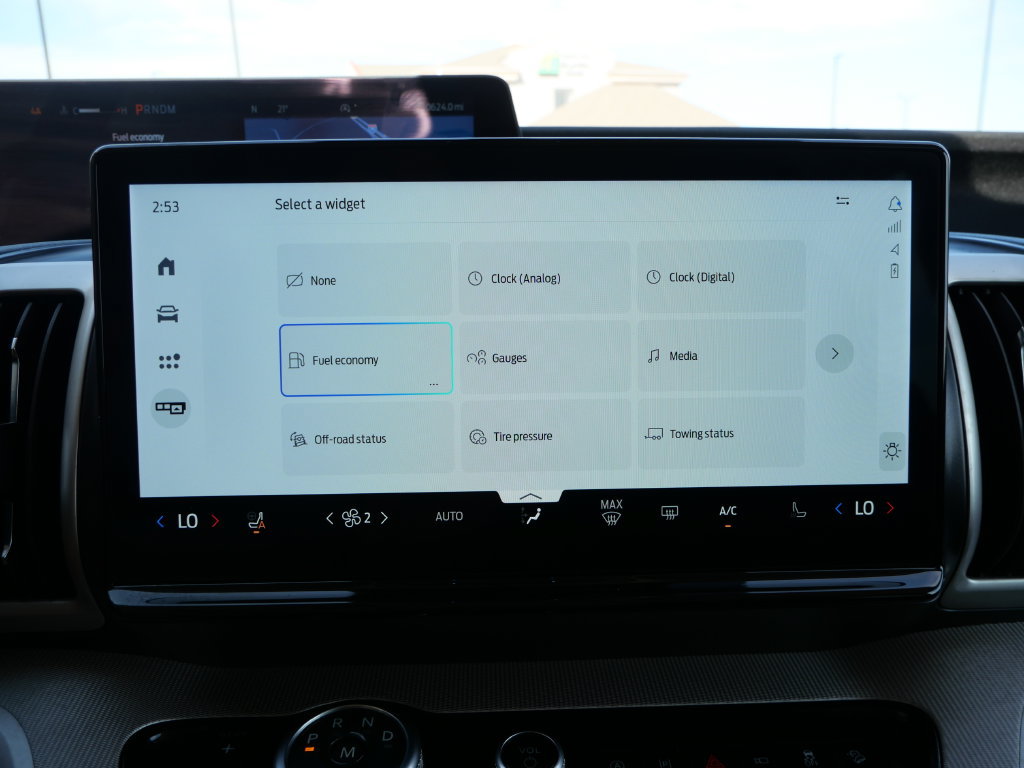 Certified 2025 Ford Expedition Active AWD/4WD image 36