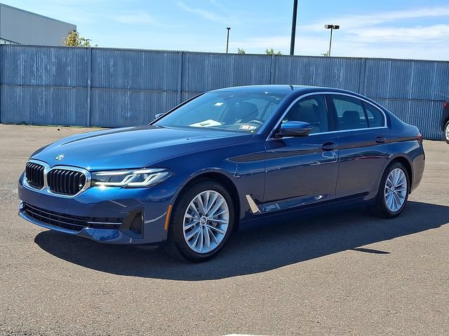 Used 2022 BMW 530i xDrive w/ Premium Package AWD/4WD image 3