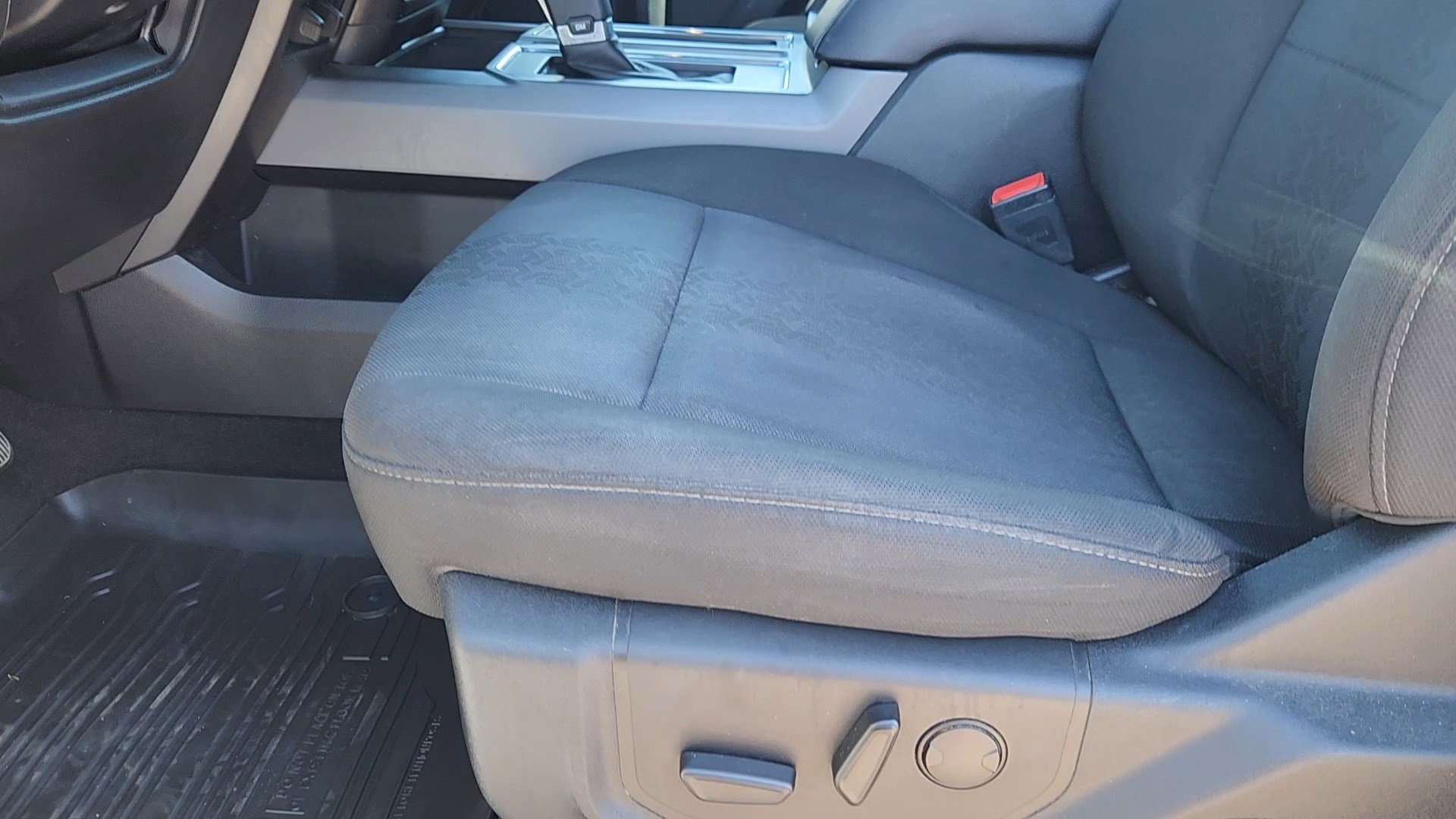 Certified 2019 Ford F150 XLT w/ Equipment Group 302A Luxury AWD/4WD image 32