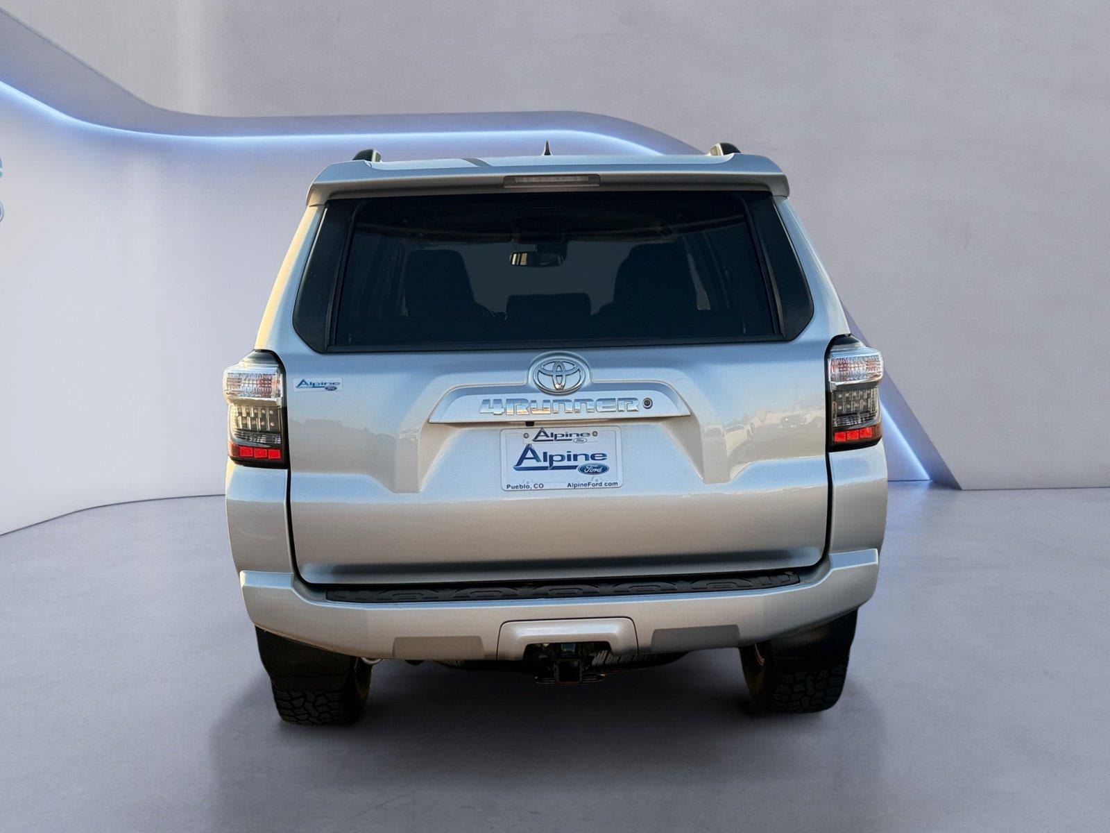 Used 2020 Toyota 4Runner SR5 AWD/4WD image 4