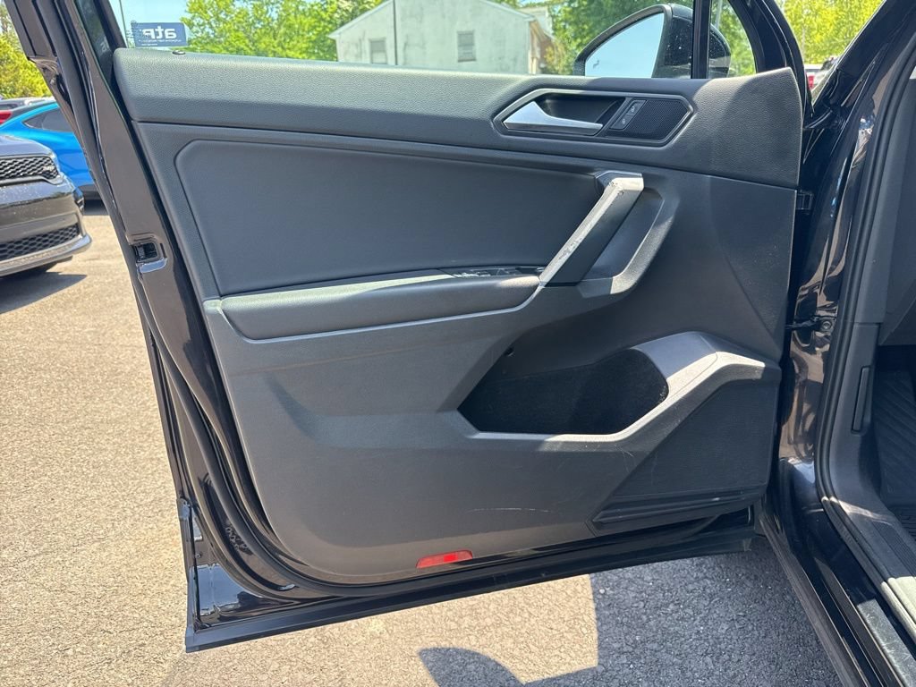 Used 2019 Volkswagen Tiguan SE w/ Panoramic Sunroof Package AWD/4WD image 13