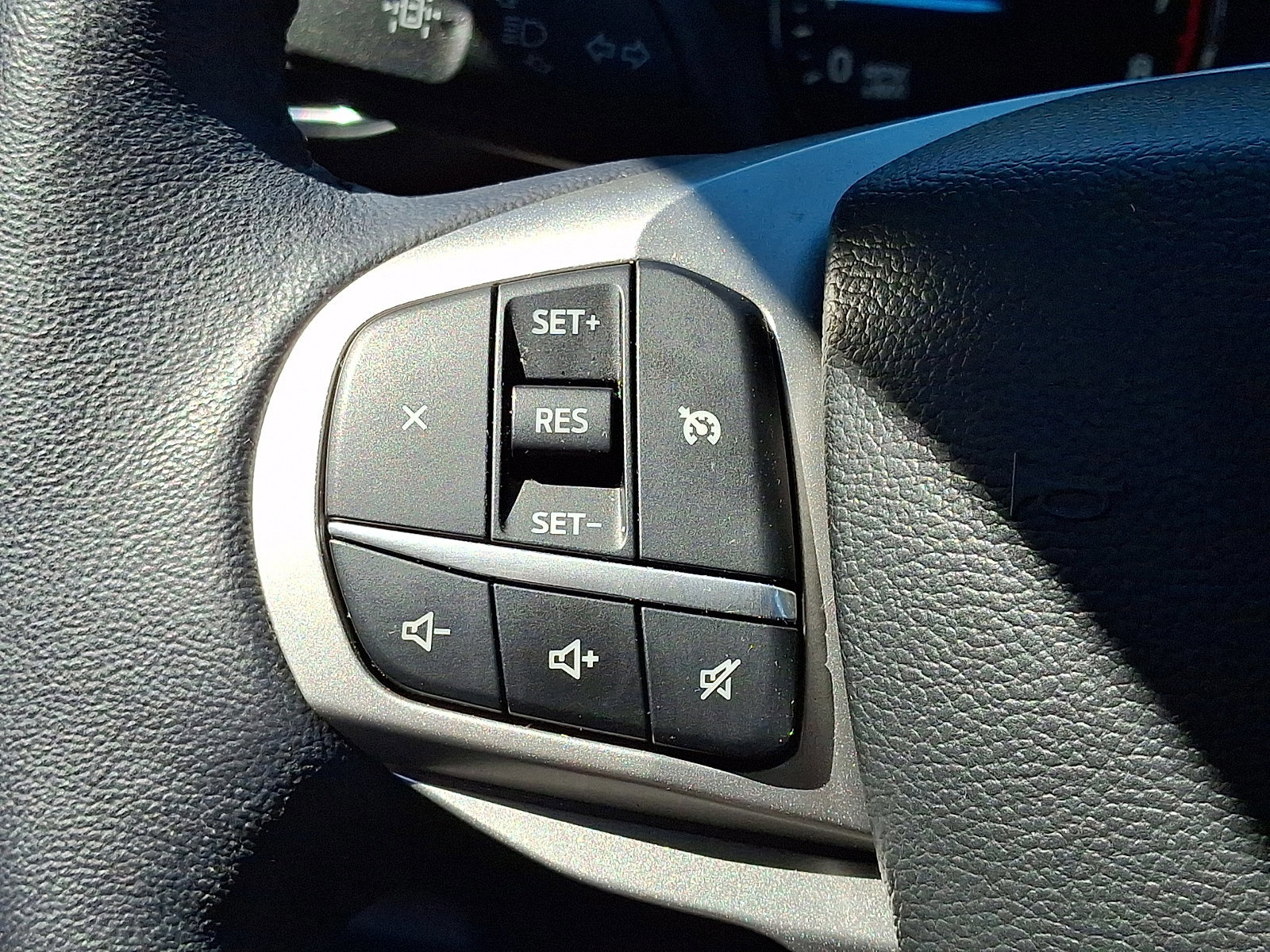 Certified 2023 Ford Explorer XLT w/ Equipment Group 202A AWD/4WD image 24