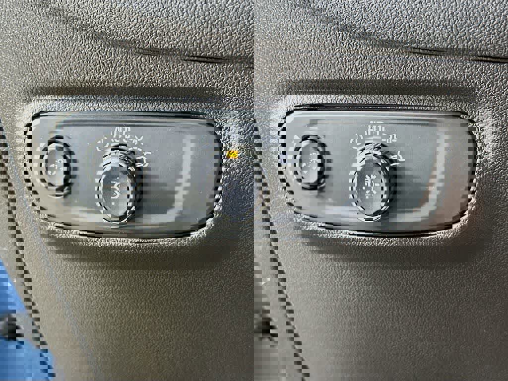 Used 2024 Chevrolet Equinox LS w/ Driver Confidence II Package image 27