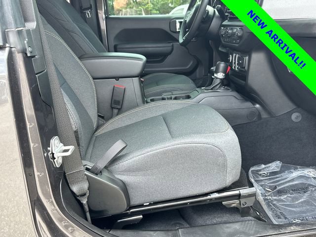 Used 2025 Jeep Wrangler Sport AWD/4WD image 13