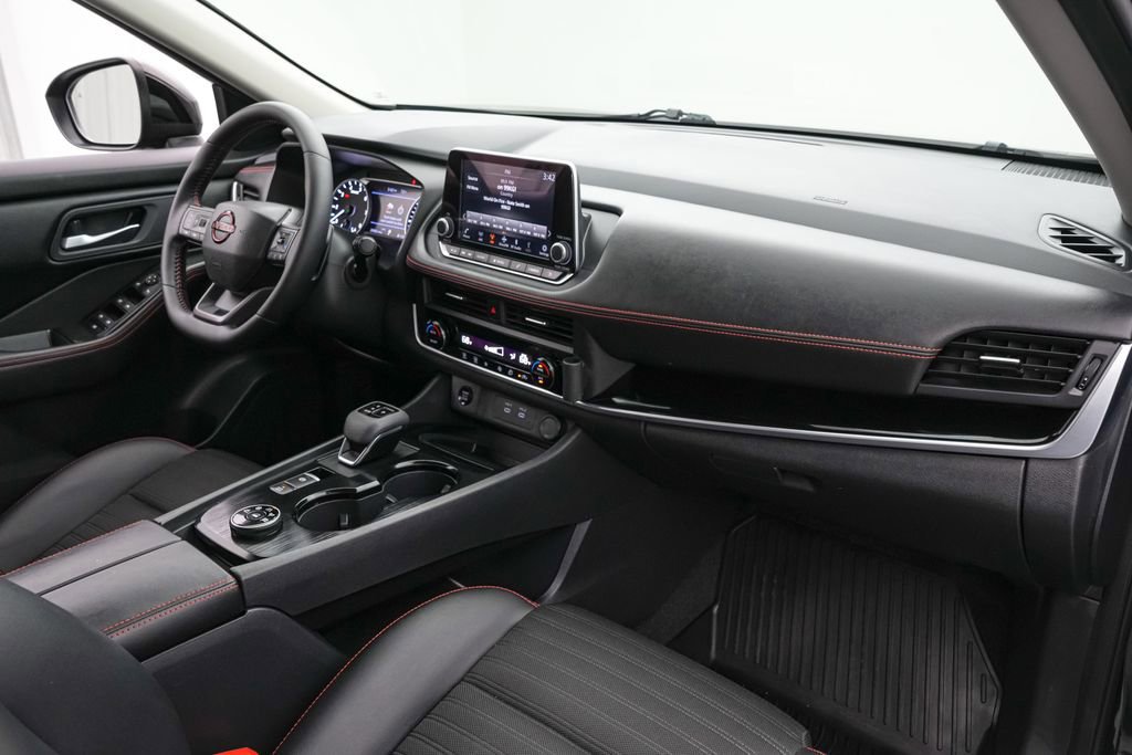 Used 2025 Nissan Rogue SV image 27