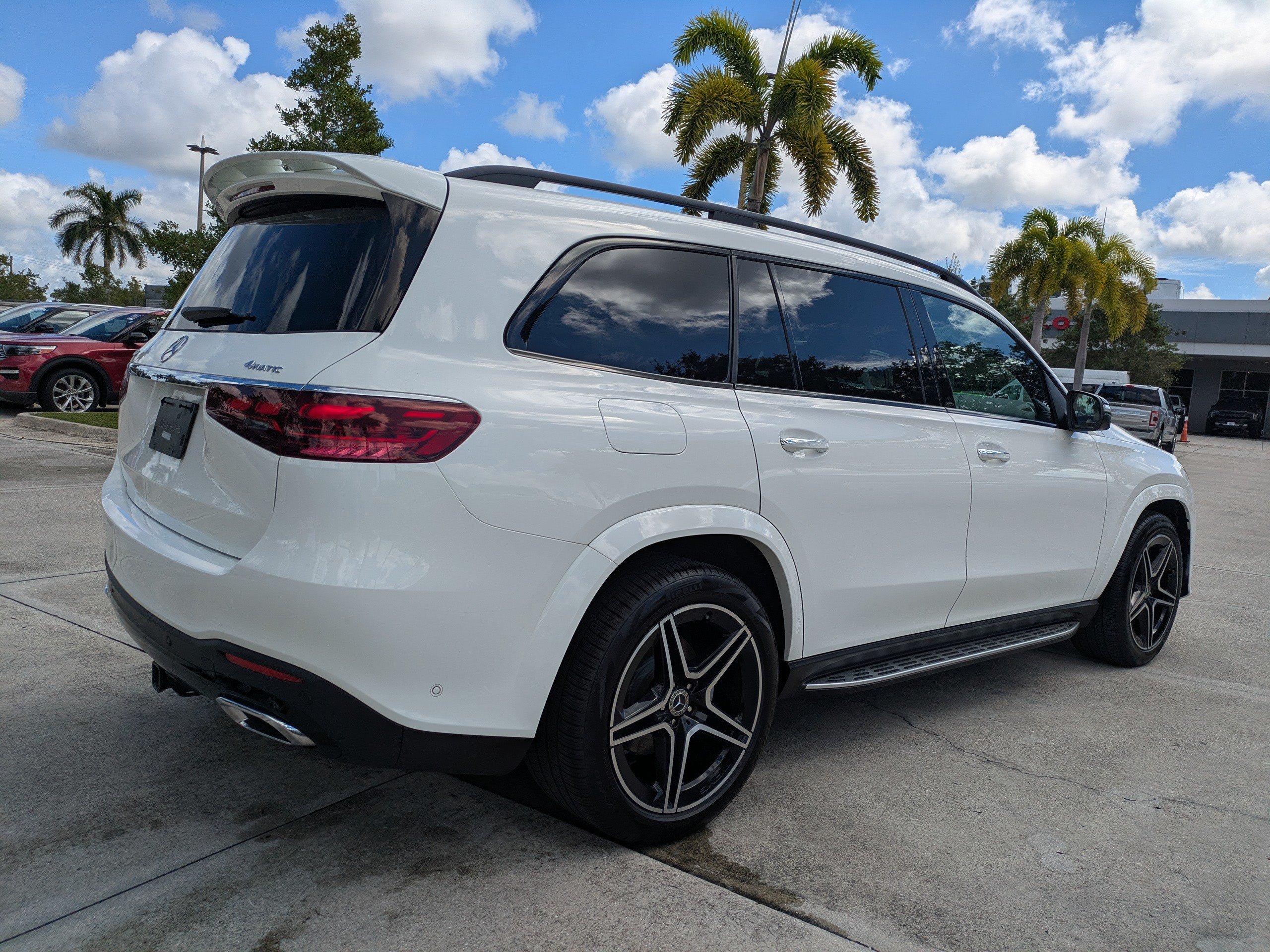 Used 2025 Mercedes-Benz GLS 450 4MATIC image 4
