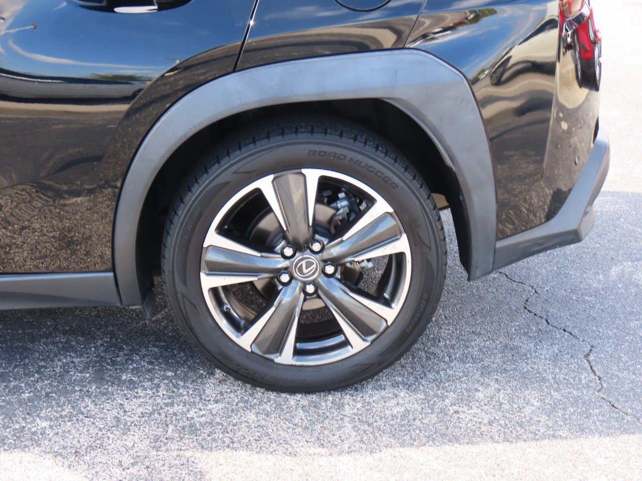 Used 2019 Lexus UX 200 image 18