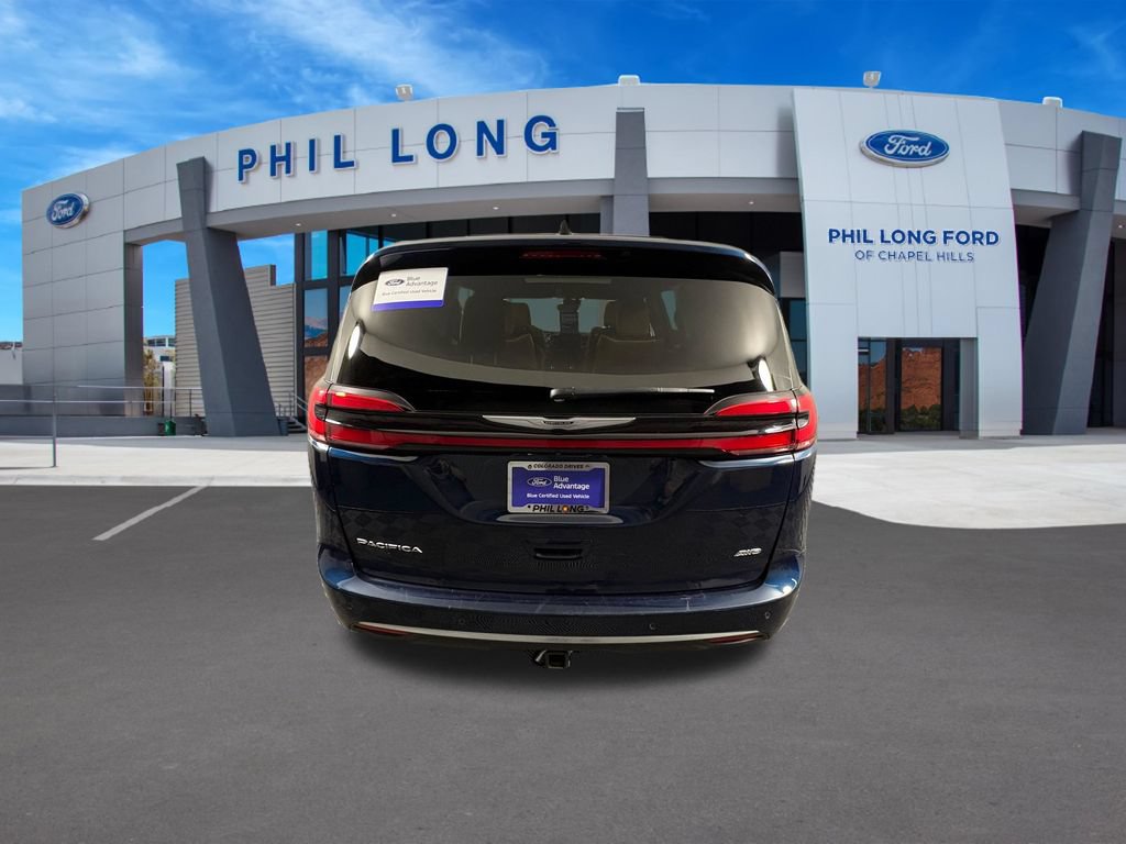 Used 2025 Chrysler Pacifica Pinnacle w/ Trailer Tow Group AWD/4WD image 4