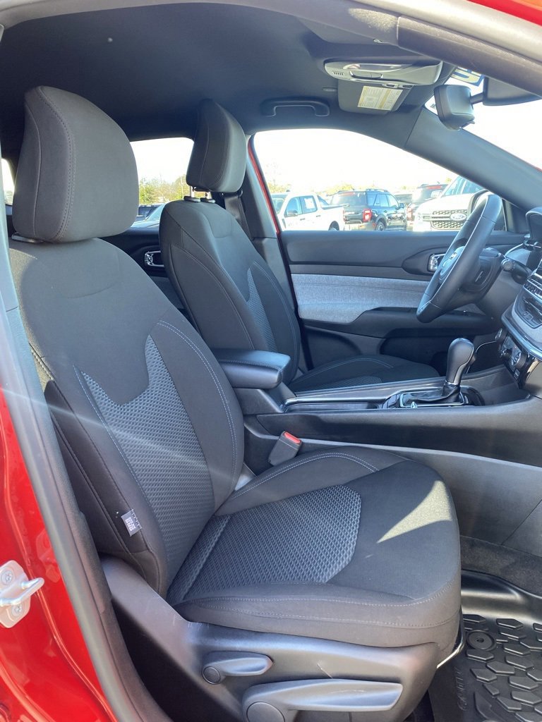 Used 2024 Jeep Compass Sport image 30