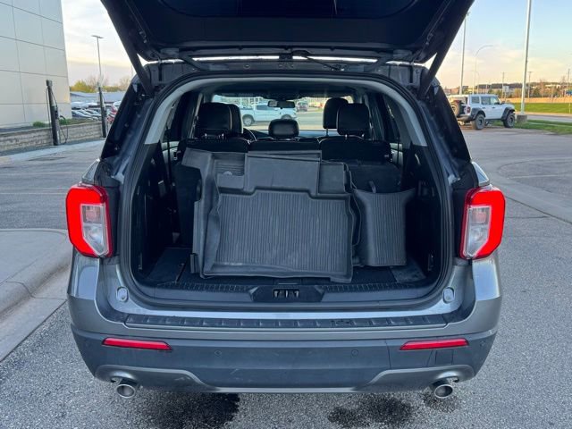 Certified 2022 Ford Explorer XLT w/ Equipment Group 202A AWD/4WD image 41