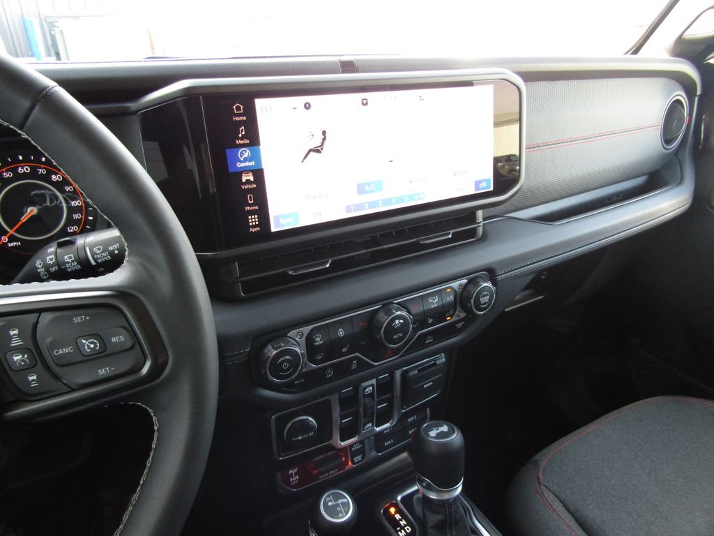 Used 2025 Jeep Wrangler Unlimited Rubicon w/ Convenience Group AWD/4WD image 25