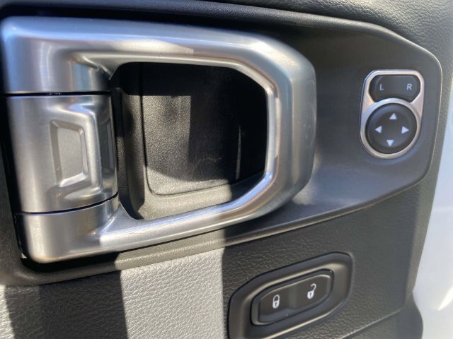 Used 2018 Jeep Wrangler Unlimited Rubicon AWD/4WD image 18